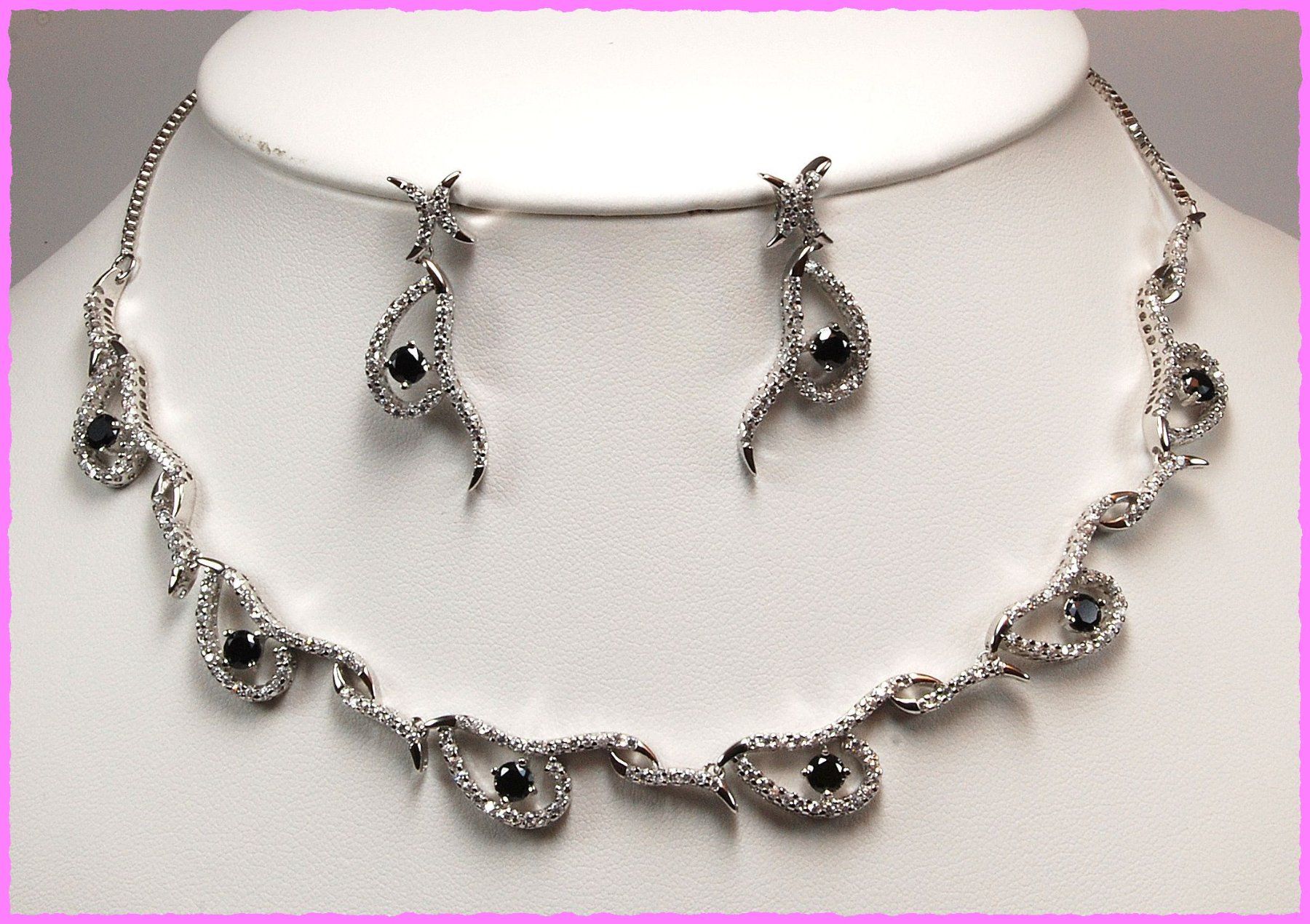 Catenine: Erlesene Halskette – Collier – Nuovo e nell'imballaggio originale da Oberglatt ZH venduto da Diamond-Girl 2
