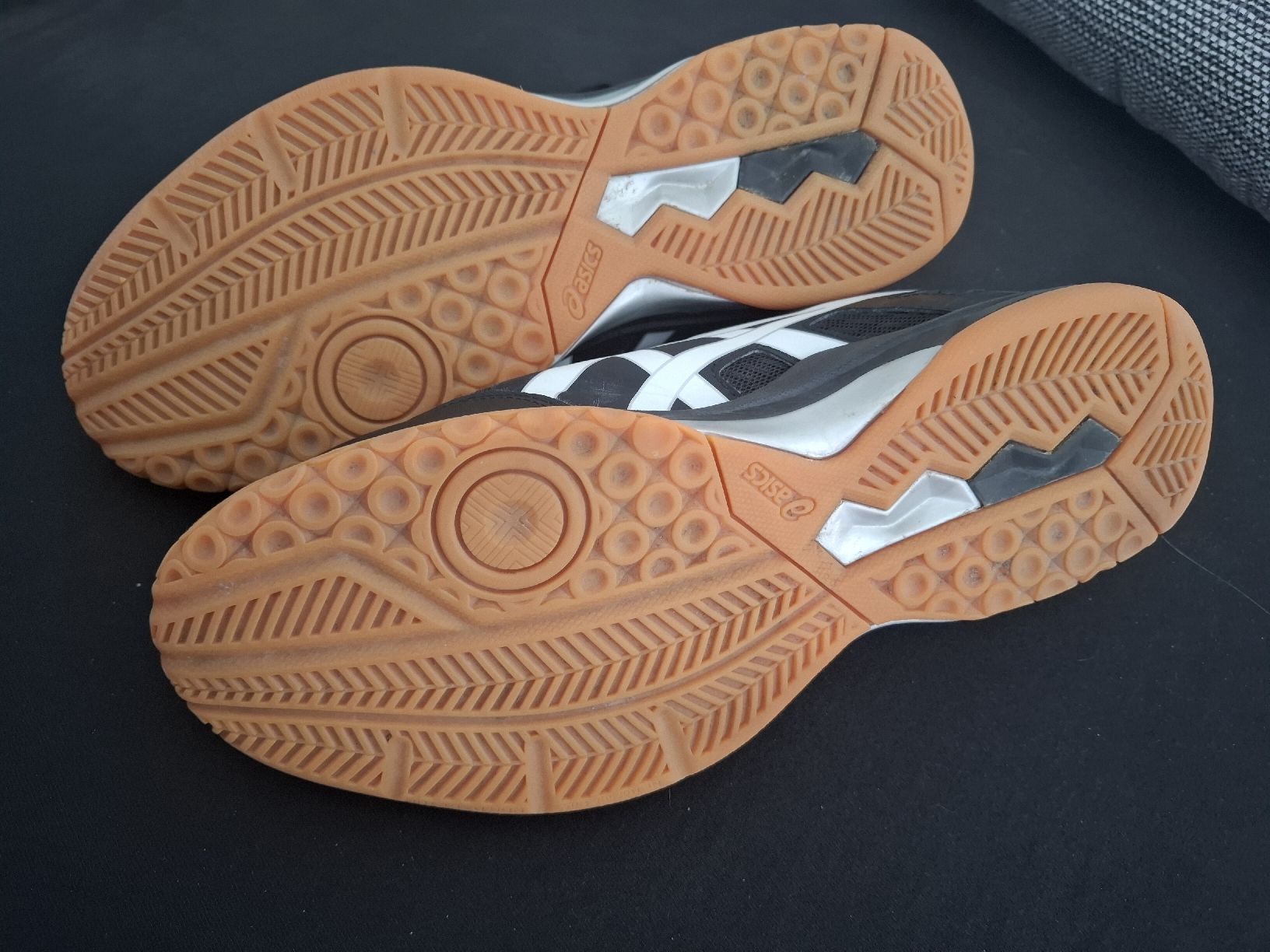 Asics Chaussures hommes: Asics Hallenschuhe – D'occasion à Wangen SZ par Mschatz 2