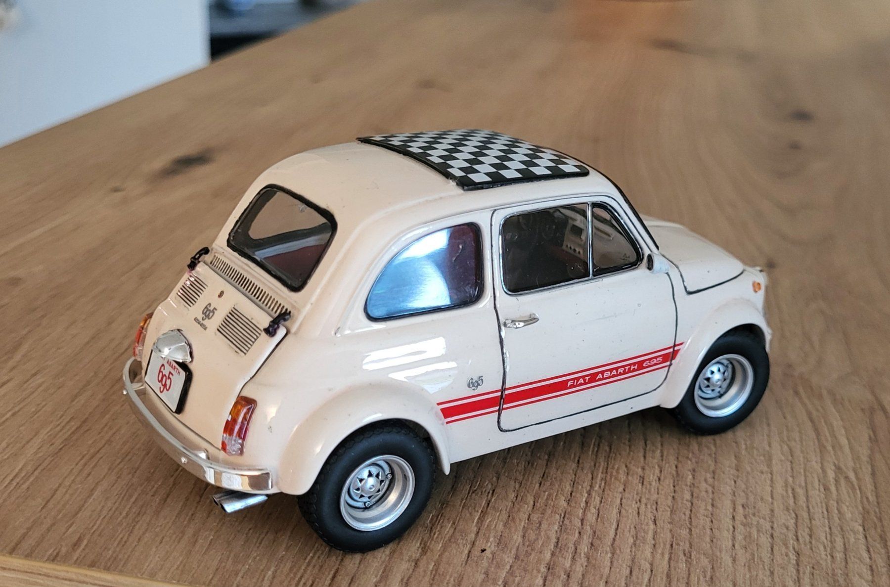 Tamiya Modellini d'auto: Fiat 500 Abarth 695 SS – Nuovo (secondo la descrizione) da Bottenwil venduto da Toyscout