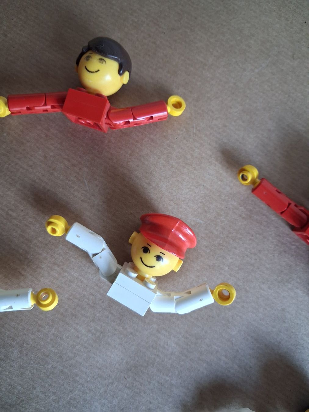 Lego Giocattoli: 7 alte Lego Figuren /Köpfe – Usato da Hagendorn venduto da siwasi3 3