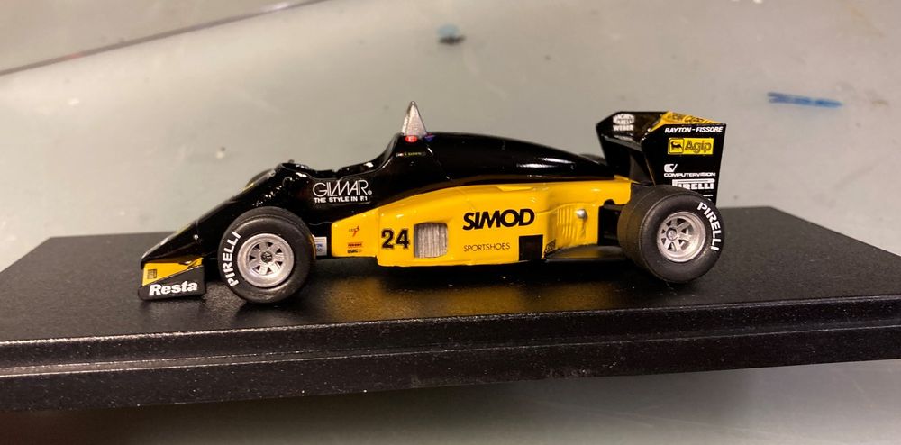 1/43 HIFI Kit 83 gebaut Minardi M185B Motori Moderni 1986 Kaufen auf