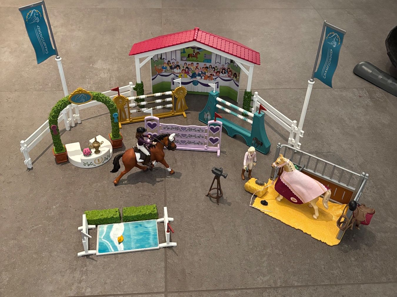 Schleich Giocattoli: Schleich Horse Club – Nuovo (secondo la descrizione) da Selzach venduto da chruesimuesi9
