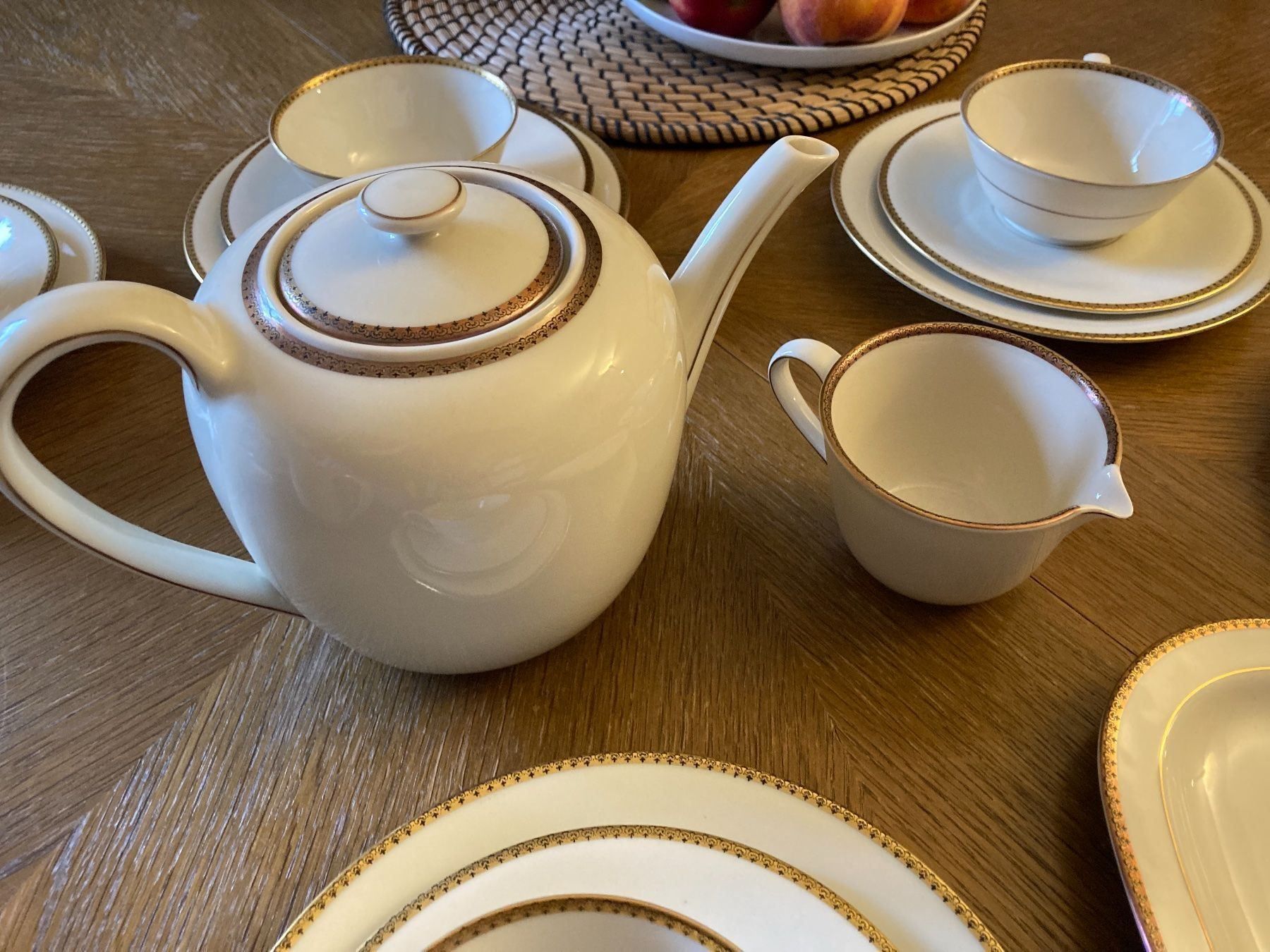 Set di piatti: Geschirrset Langenthal, vintage, 22-teilig – Usato da Luzern venduto da AM2nd 1