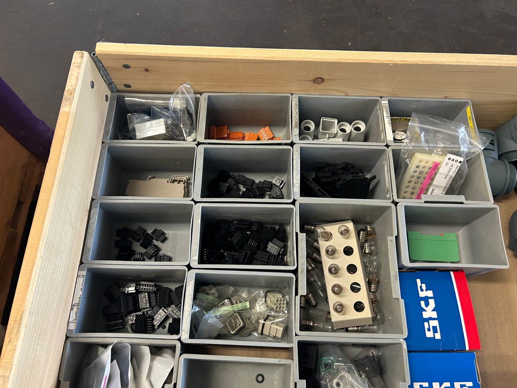 Spyderco Tous les outils: Posten Elektro Material – Neuf (Voir description) à Zofingen par Maschinenfabrik 4