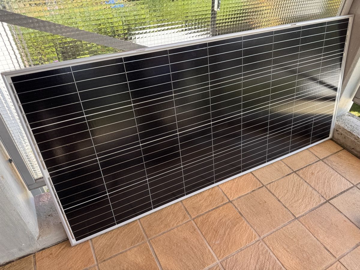 Victron Dispositivi a energia solare: Victron Mono-Solarpanels 370W & flexibel einstellbare Halter – Usato da Hinteregg venduto da Phiro 2