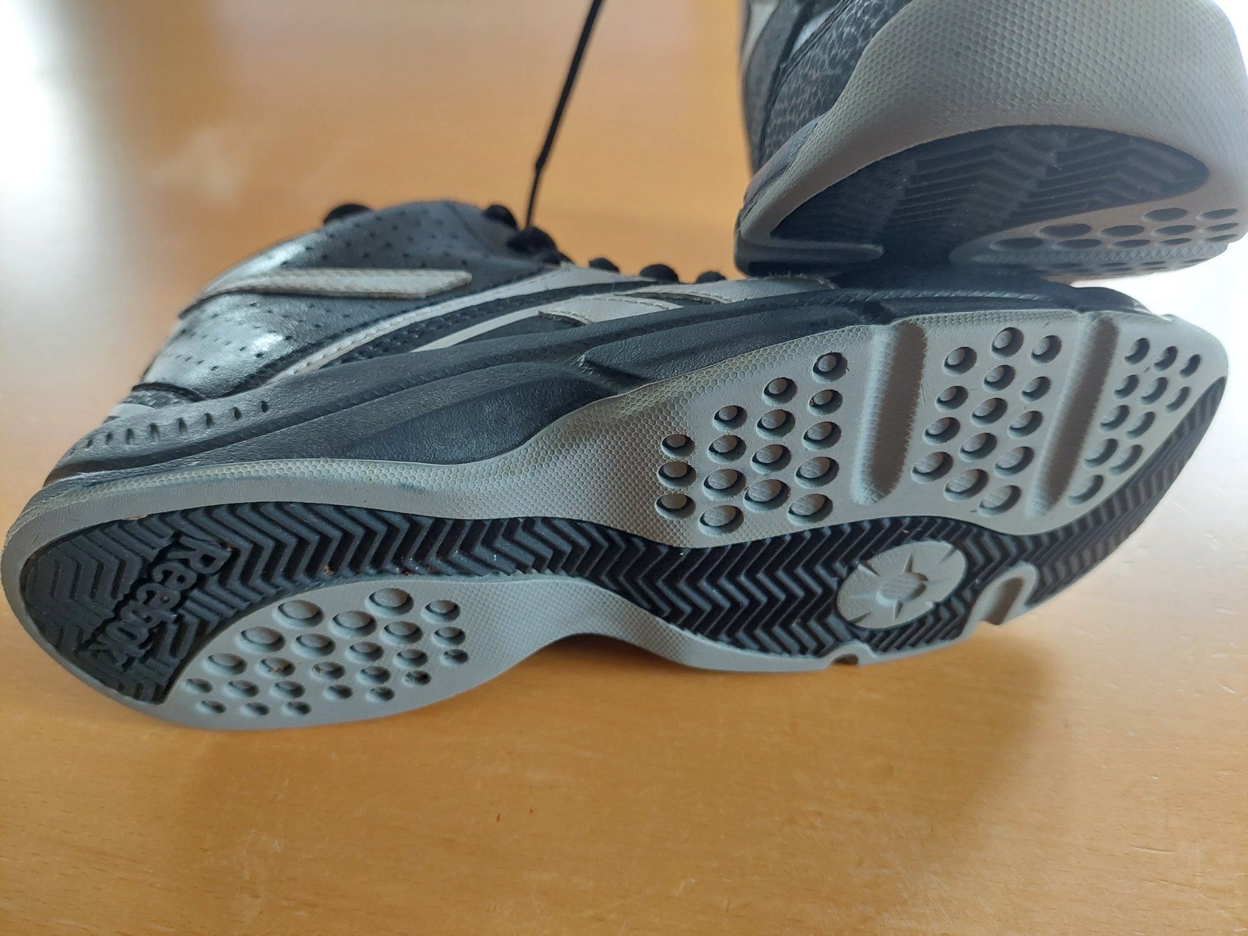 Reebok Scarpe per ragazzi: Reebok Buckets Sneaker  Gr.31 – Usato da Zürich venduto da meymano 3