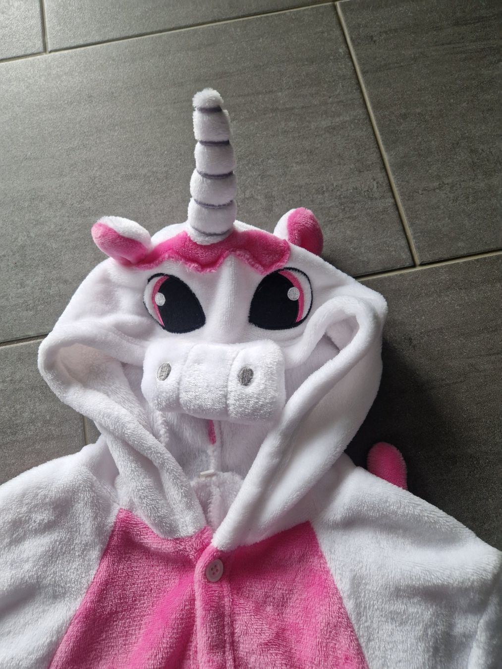Costumi: Plüsch Fasnachtskostüm Einhorn gr. 128-130 – Usato da Mezzovico venduto da maemy 2