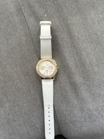 Montre Guess Femme Dorée et Blanche