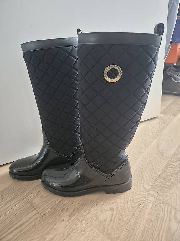 Scarpe da donna: Gummistiefel Tommy Hilfiger – Usato da Rheinfelden venduto da noale 1