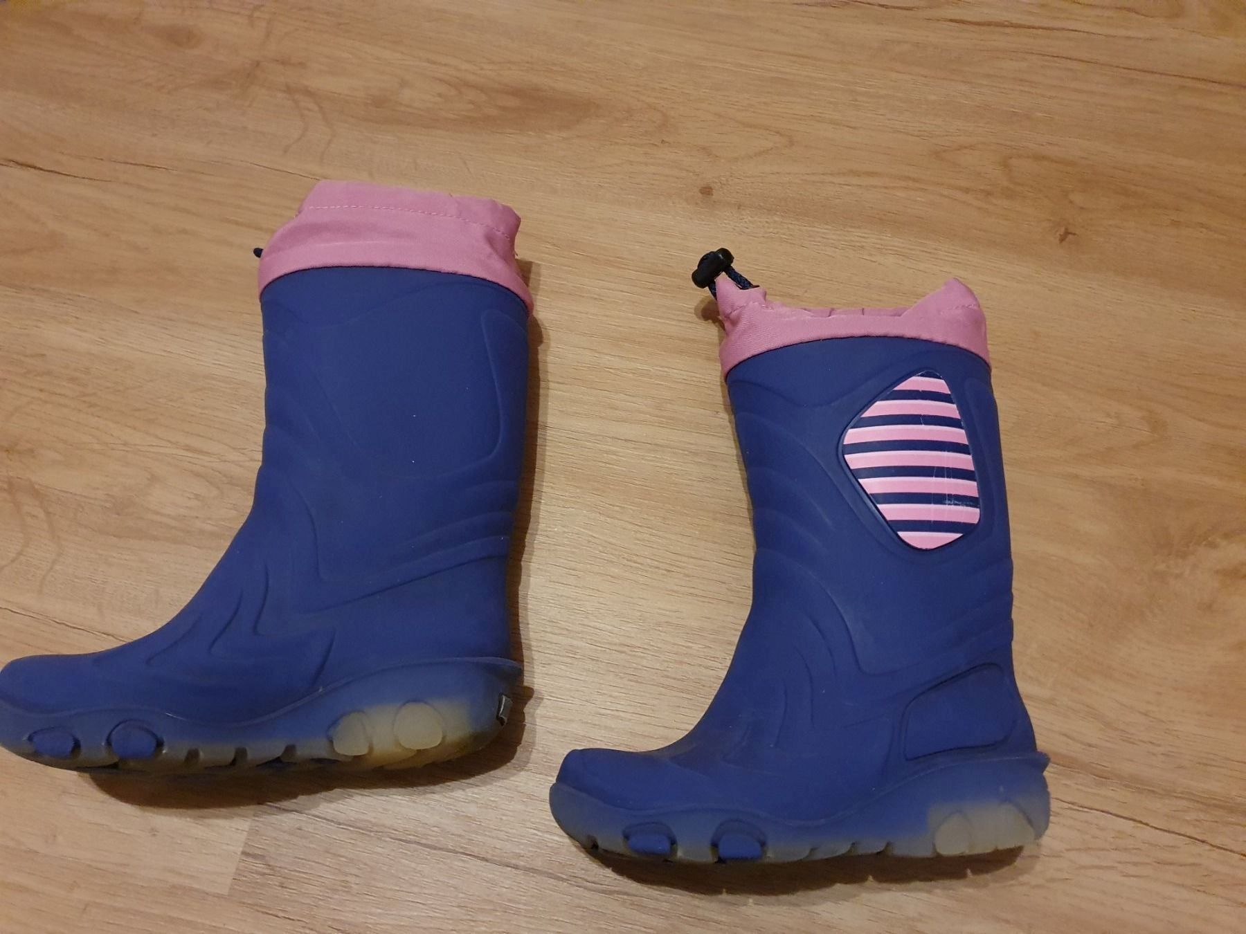 Scarpe per ragazze: Regenstiefel Gr. 24/25, einer blinkt – Usato da Heinrichswil venduto da frankie19860 2