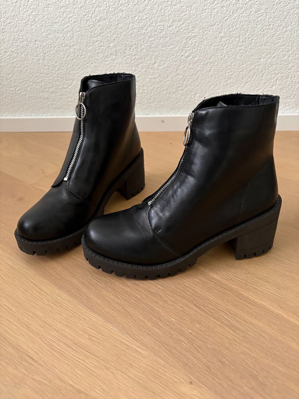Scarpe da donna: Damen Ankle Boots Schwarz Gr. 40 - Neu – Nuovo (secondo la descrizione) da Steffisburg venduto da Octabrain 1