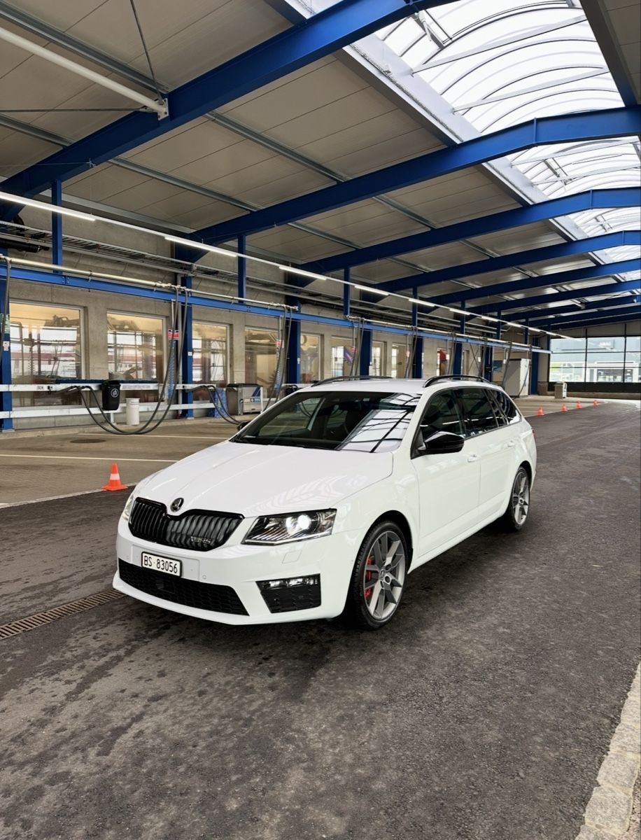 Skoda Automobili: Skoda Octavia RS Kombi 2.0 TSI – Usato da Reinach BL venduto da Y.H.33