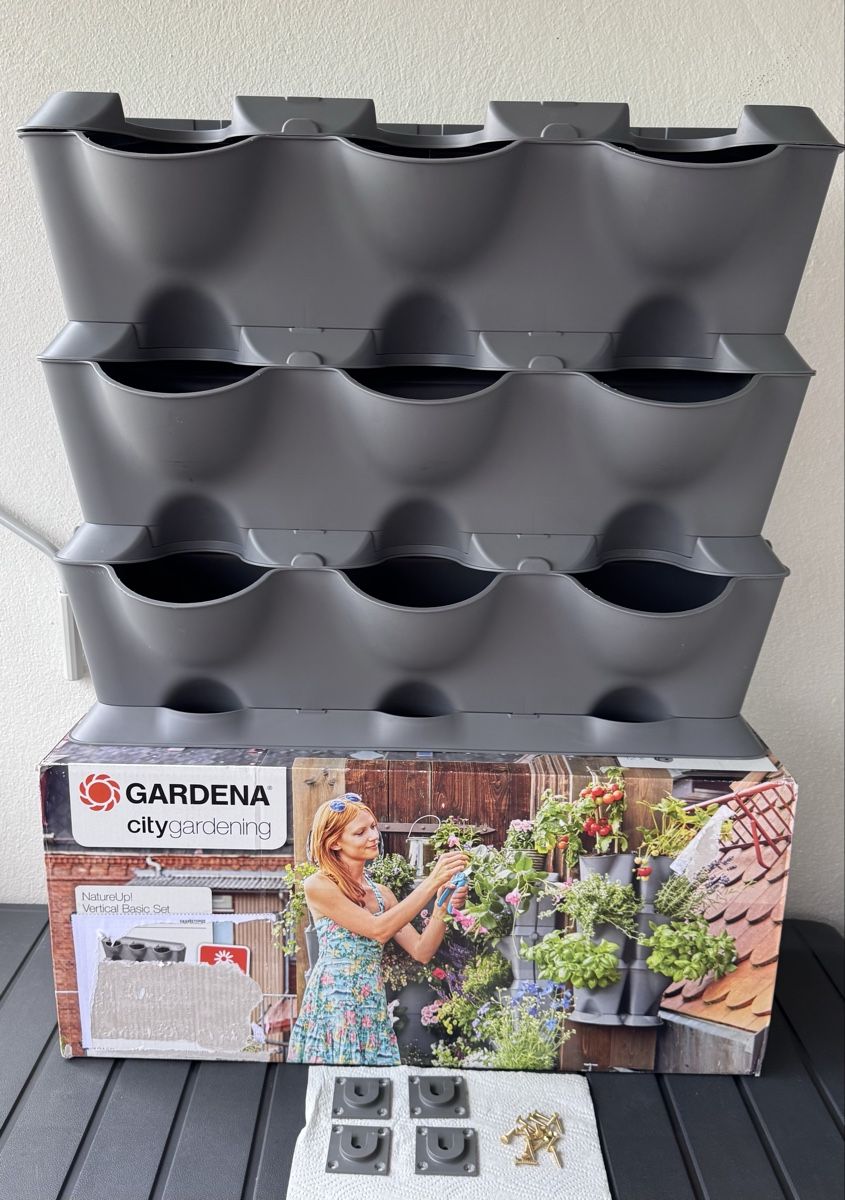 Auflagenboxen: Gardena Vertical Basic Balkonbeplanzung guter Zustand – Neu (gemäss Beschreibung) aus Rüfenacht BE von Sodeli03