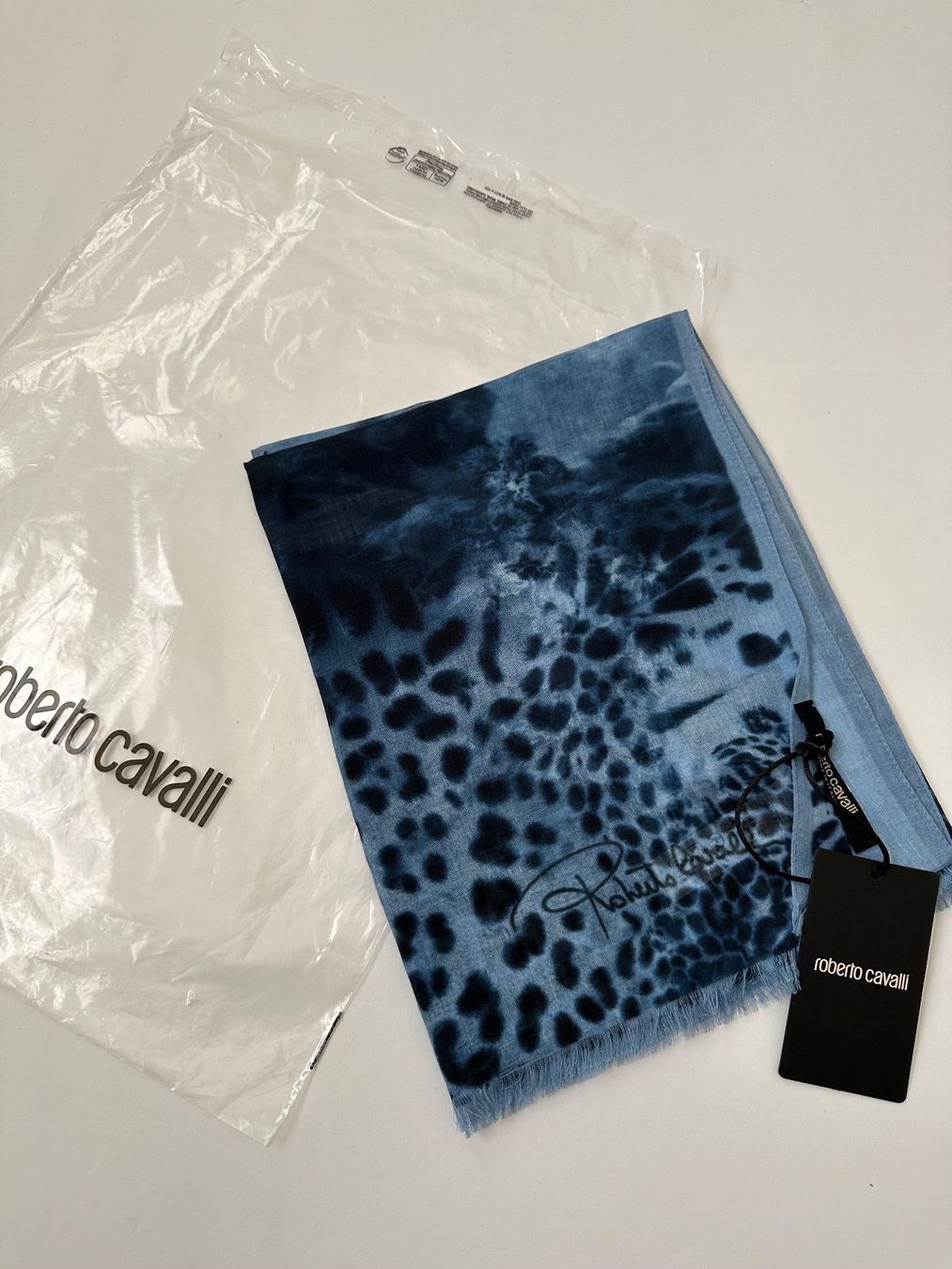 Roberto Cavalli Foulard & Sciarpe: Roberto Cavalli sciarpa – Nuovo e nell'imballaggio originale da Pregassona venduto da Reluxuryspace 2