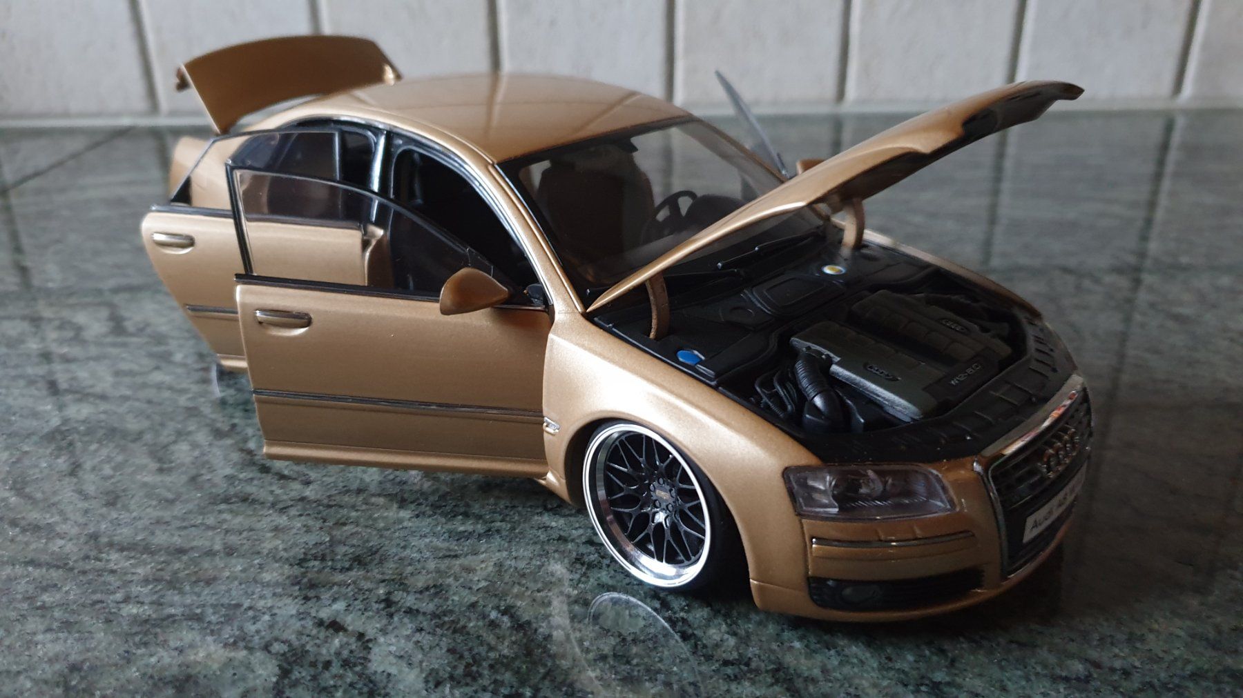 Audi Modellautos: AUDI A8 W12 / KYOSHO 1:18 TUNING – Neu und originalverpackt aus Wengi b. Büren von Ot1000 5