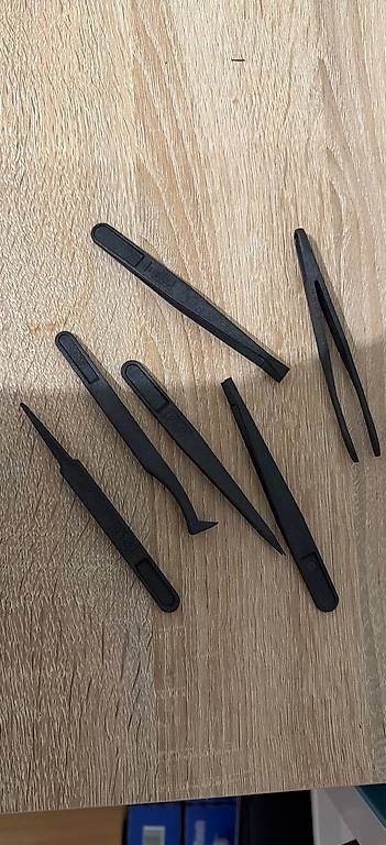 Alle Werkzeuge: Plastik Pinzetten  – Gebraucht aus Huttwil von Userabcde