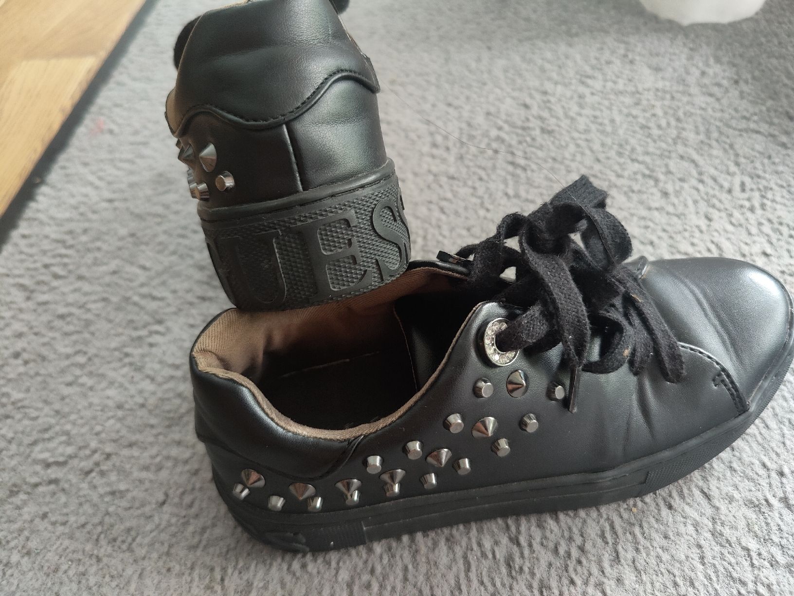 Chaussures hommes: Guess Sneakers gr.35 schwarz – D'occasion à Obernau par ChooseWisely 1
