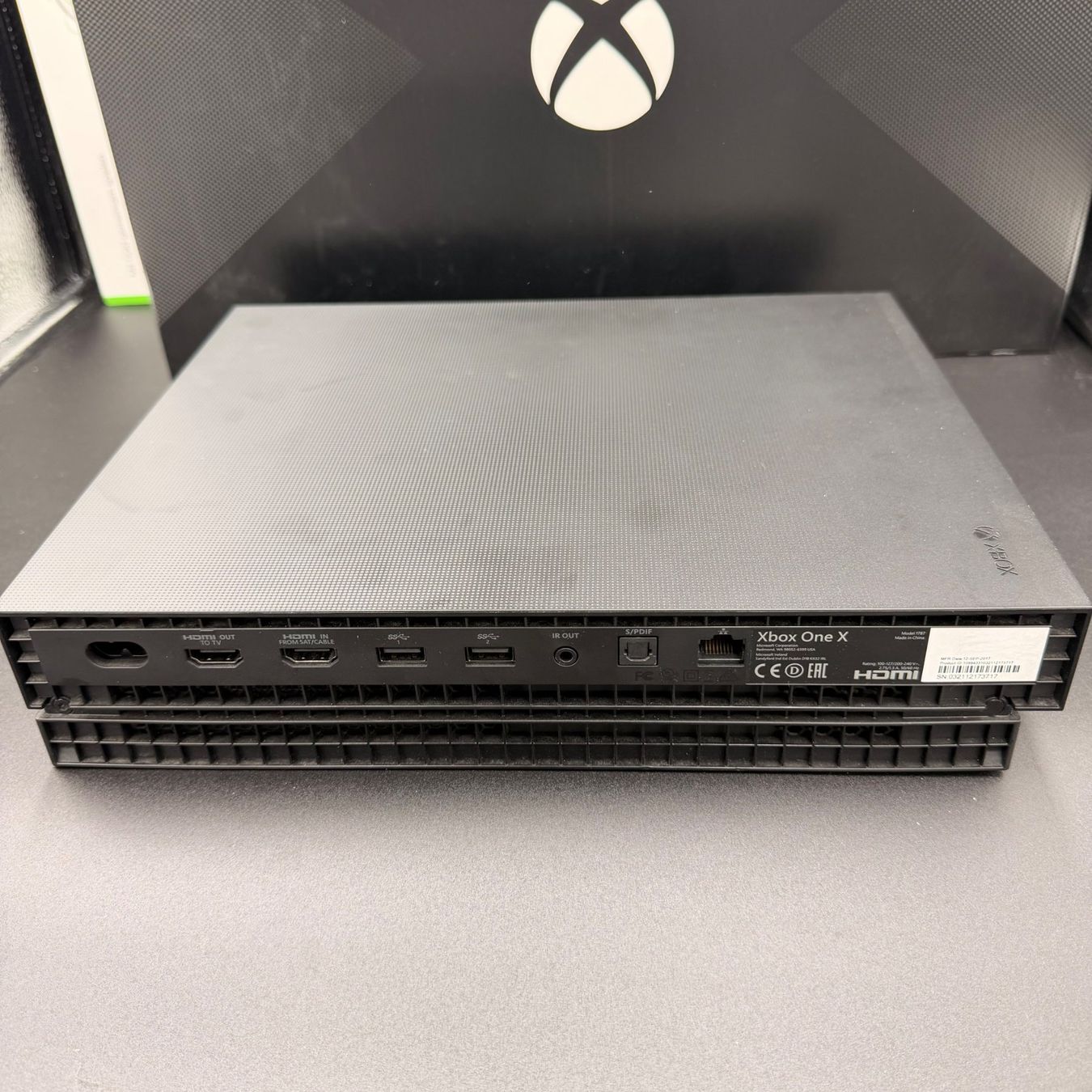 Microsoft Konsolen: Microsoft Xbox One X Project Scorpio 1TB OVP – Gebraucht aus Düdingen von Nerdworld 5