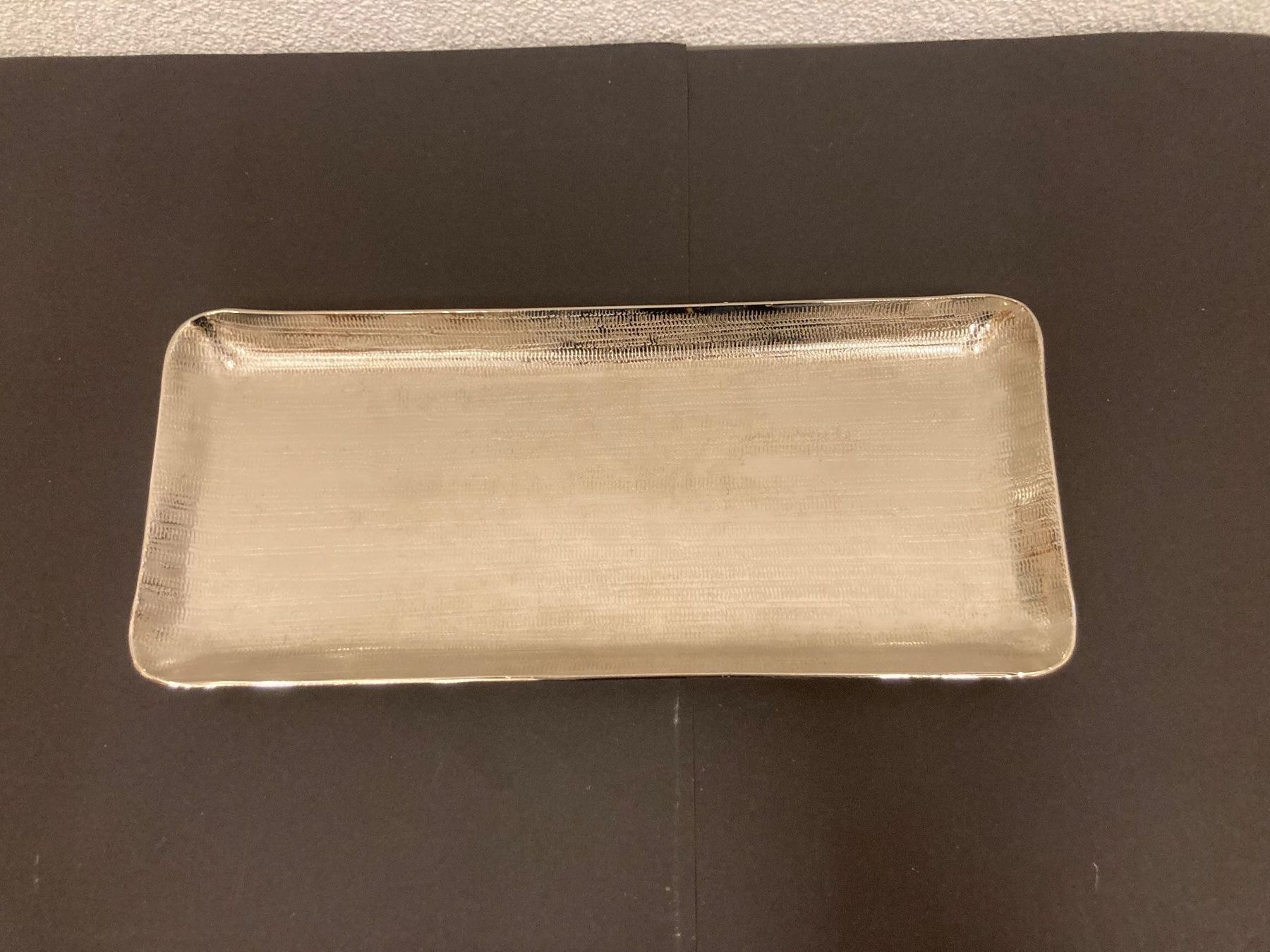 Piatti di portata: Metall-Platte lang, ca. 40 x 17 cm, silber – Nuovo (secondo la descrizione) da Neuenhof venduto da jorogo 1
