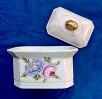 Antike Porzellan Dose, handbemalt, Golddekor