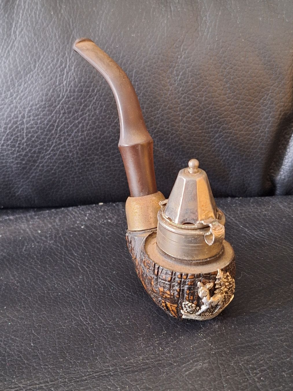 Pipe & Accessori: Rustikale Pfeife mit Hirschmotiv, Sammlerstück – Usato da Winterthur venduto da juszku 1