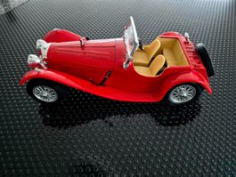 Oldtimer Rot  Jaguar SS 100, tolles Sammlerstück 1: 18