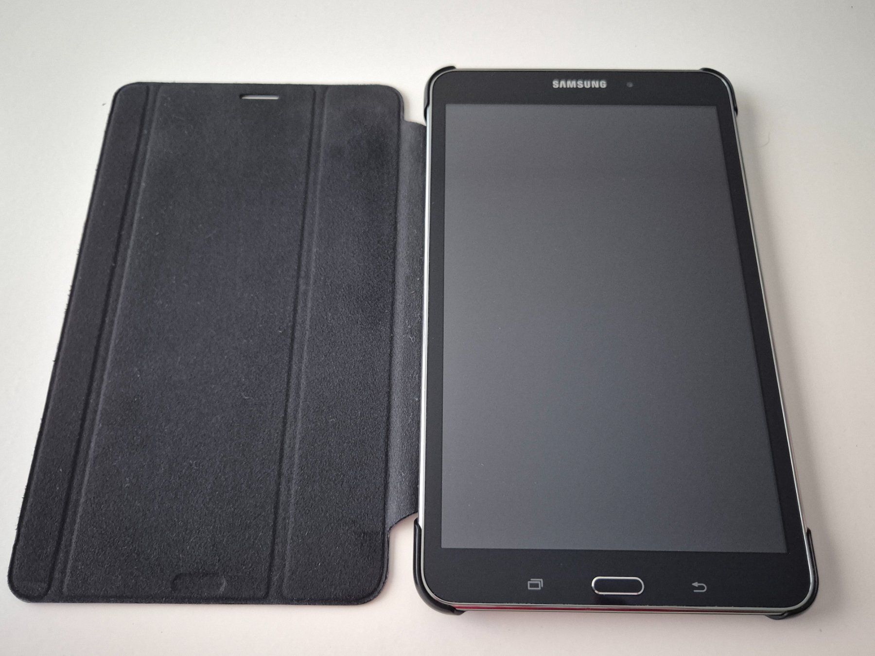 Tablet PC: Samsung Galaxy Tab 4 Android Tablet SM-T330 mit Hülle – Usato da Zürich venduto da pau_y8mv