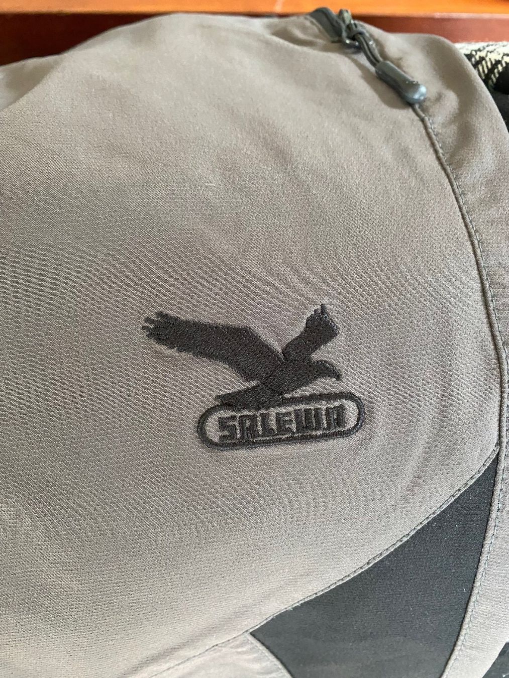 Salewa Pantaloni: Sporthosen SALEWA – Usato da Luzern venduto da Turmliebe 3