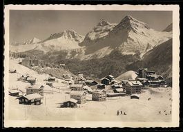 Inner-Arosa, Ort im Winter vor schneebed