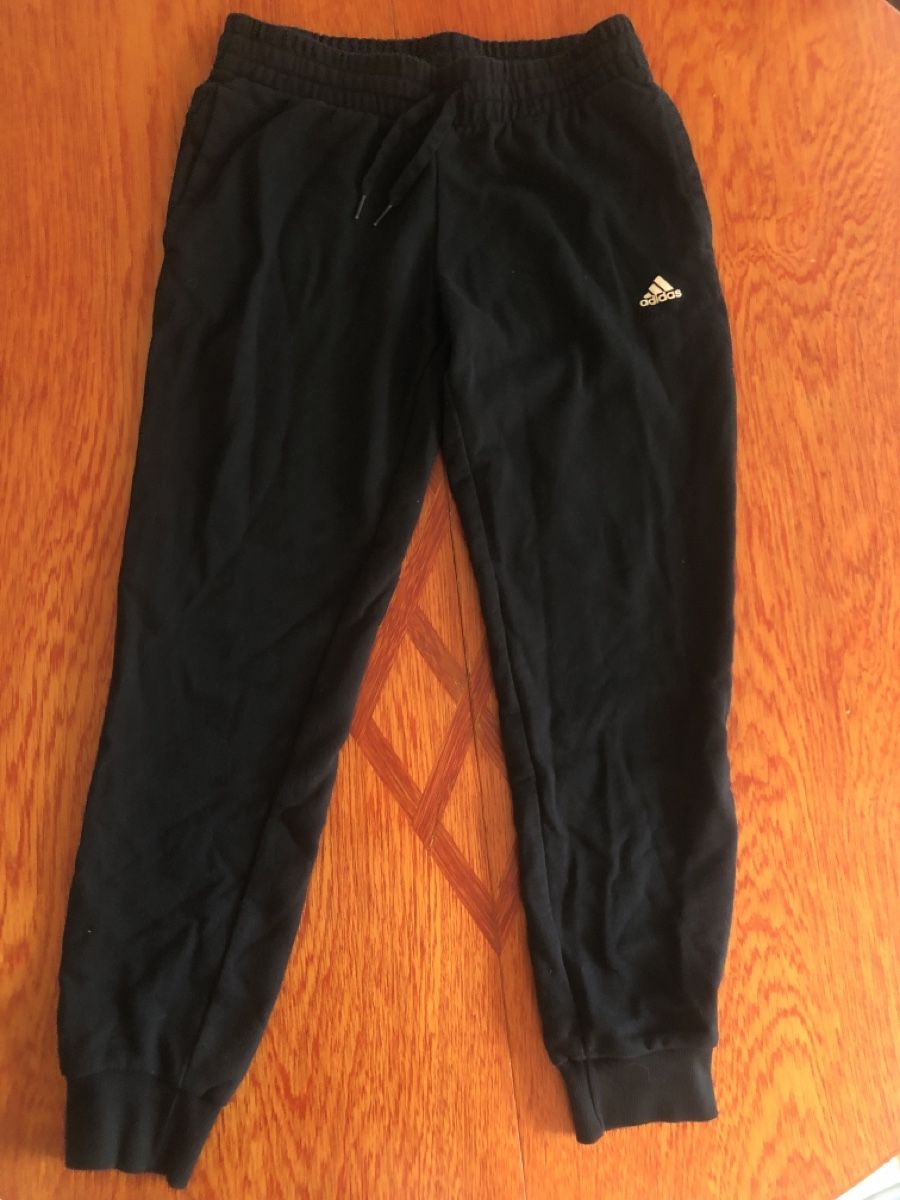 Adidas Pantalons: Training ADIDAS – Neuf avec emballage d'origine à Etoy par lui_7mth