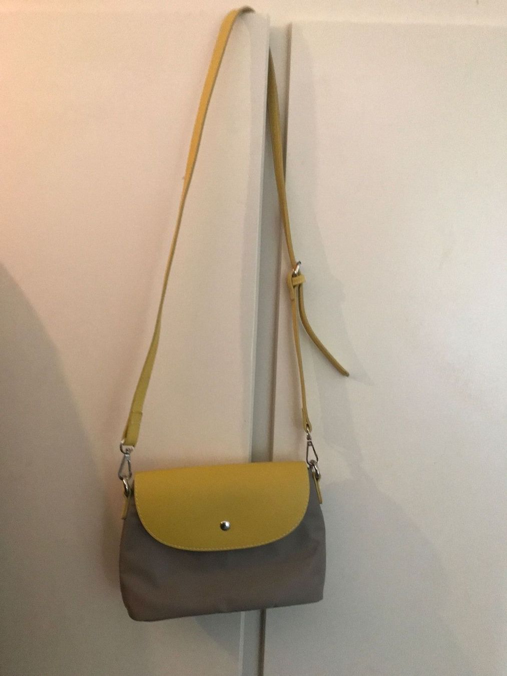 Taschen für Damen: Handtasche – Neu (gemäss Beschreibung) aus Frauenfeld von Koffer12 1