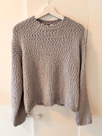 Joli pull en maille bouclée (Gris/Taupe) – État comme neuf