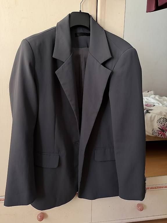 Giacche: Blazer grigio  – Nuovo e nell'imballaggio originale da Gorduno venduto da deesssiree 1