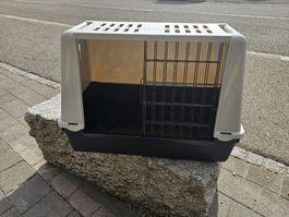 Transportbox für kleine Tiere Kunststoff grau schwarz