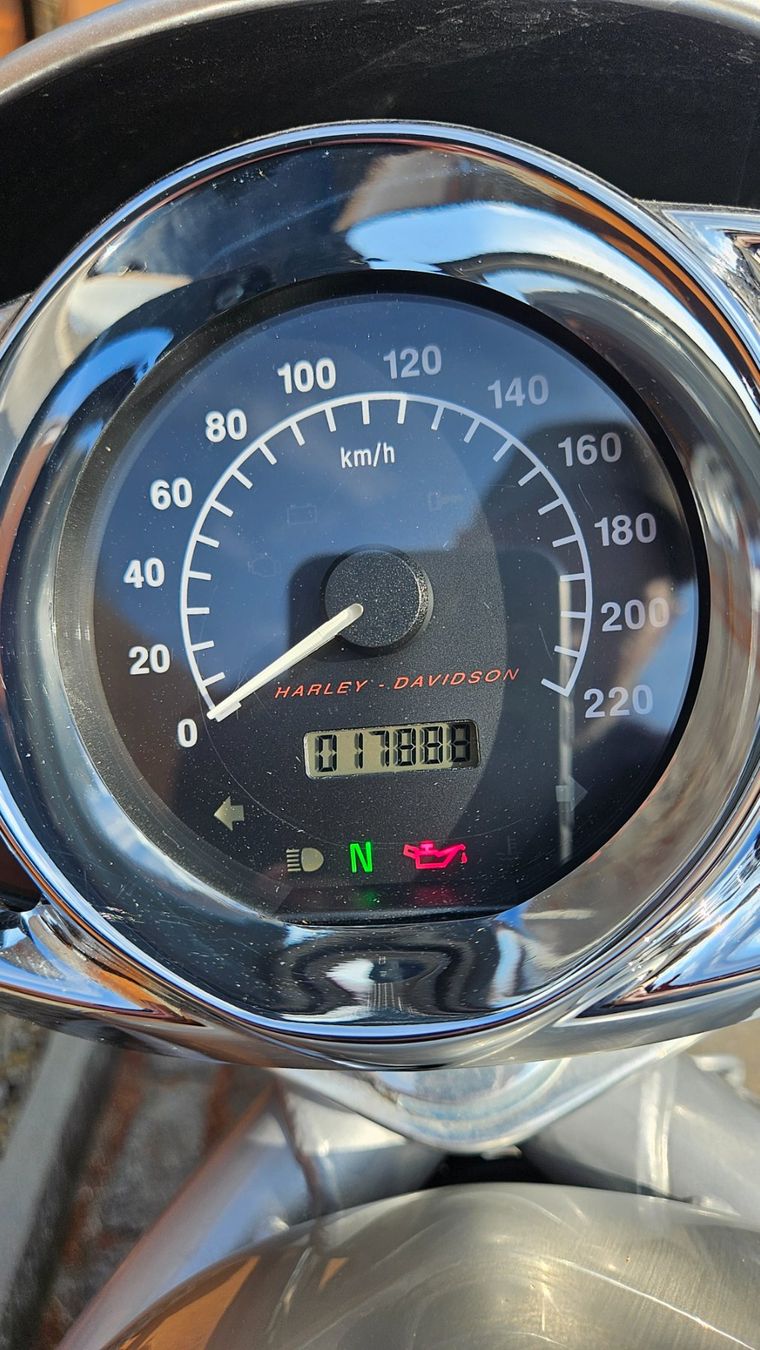 Harley-Davidson Chopper: Harley Davidson V-Rod Power Bike, Top Zustand – Gebraucht aus Dürnten von Quercus32 7