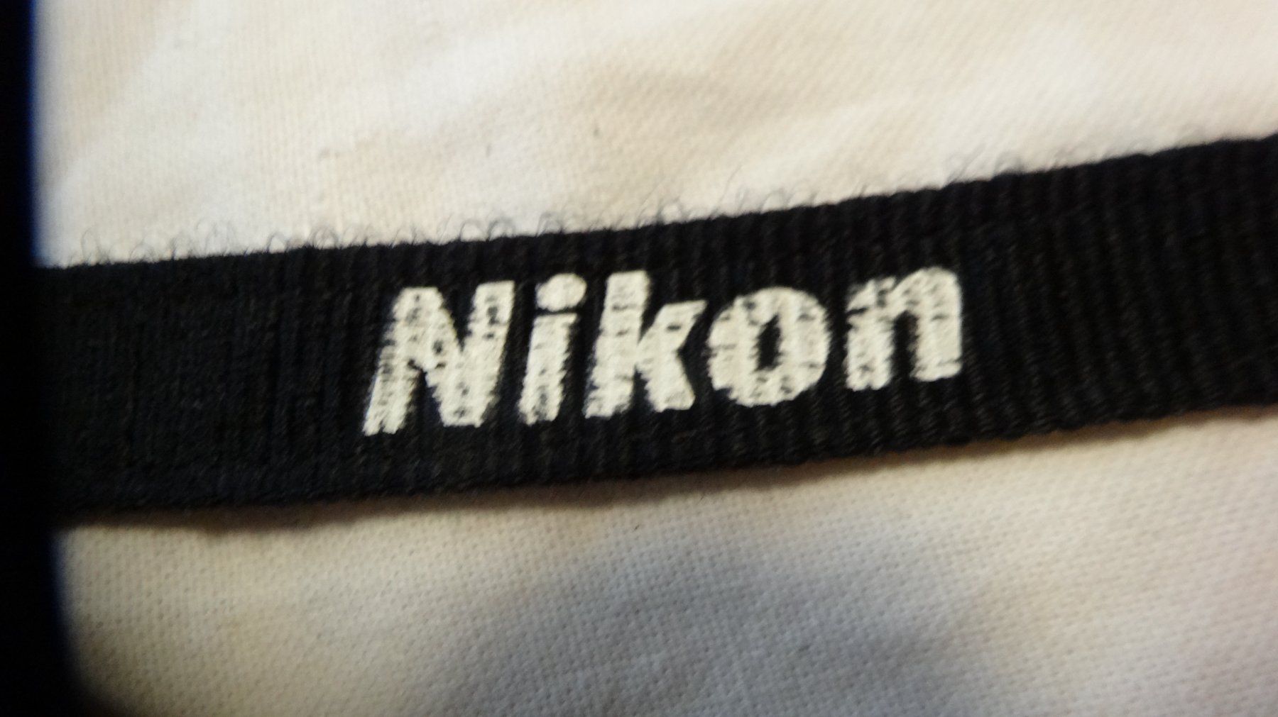 Nikon Fotocamera: NIKON KAMERA TRAGEGURT .NUR TRAGEGURT – Usato da zürich venduto da ahmad01 5
