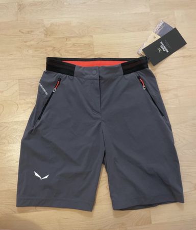 Salewa Shorts Outdoor Hiking Trekking Gr. S in Grau Neu