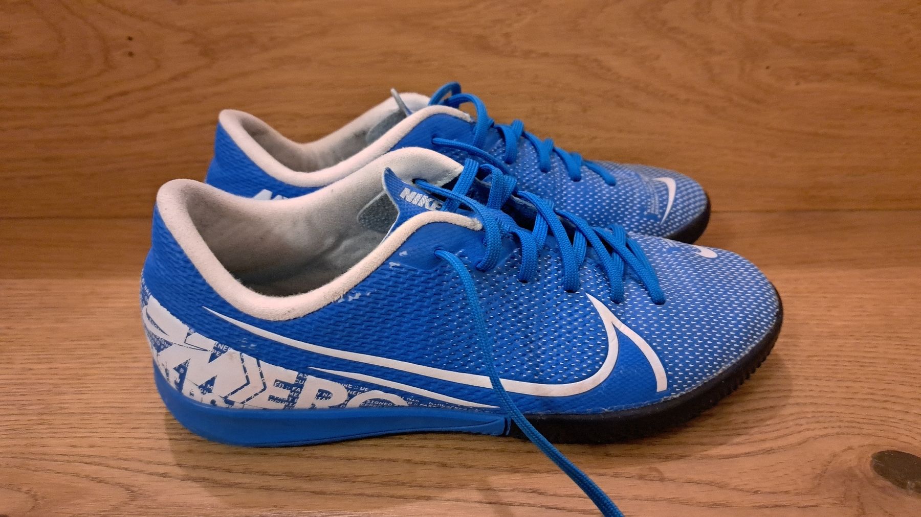 Nike Scarpe per ragazzi: Fussball / Hallenschuhe Nike Gr.35 – Usato da Mauren venduto da juma0001 1