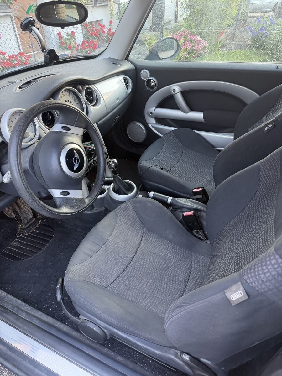 Mini Autos: Mini Cooper ab Platz – Defekt aus Recherswil von tkb 4