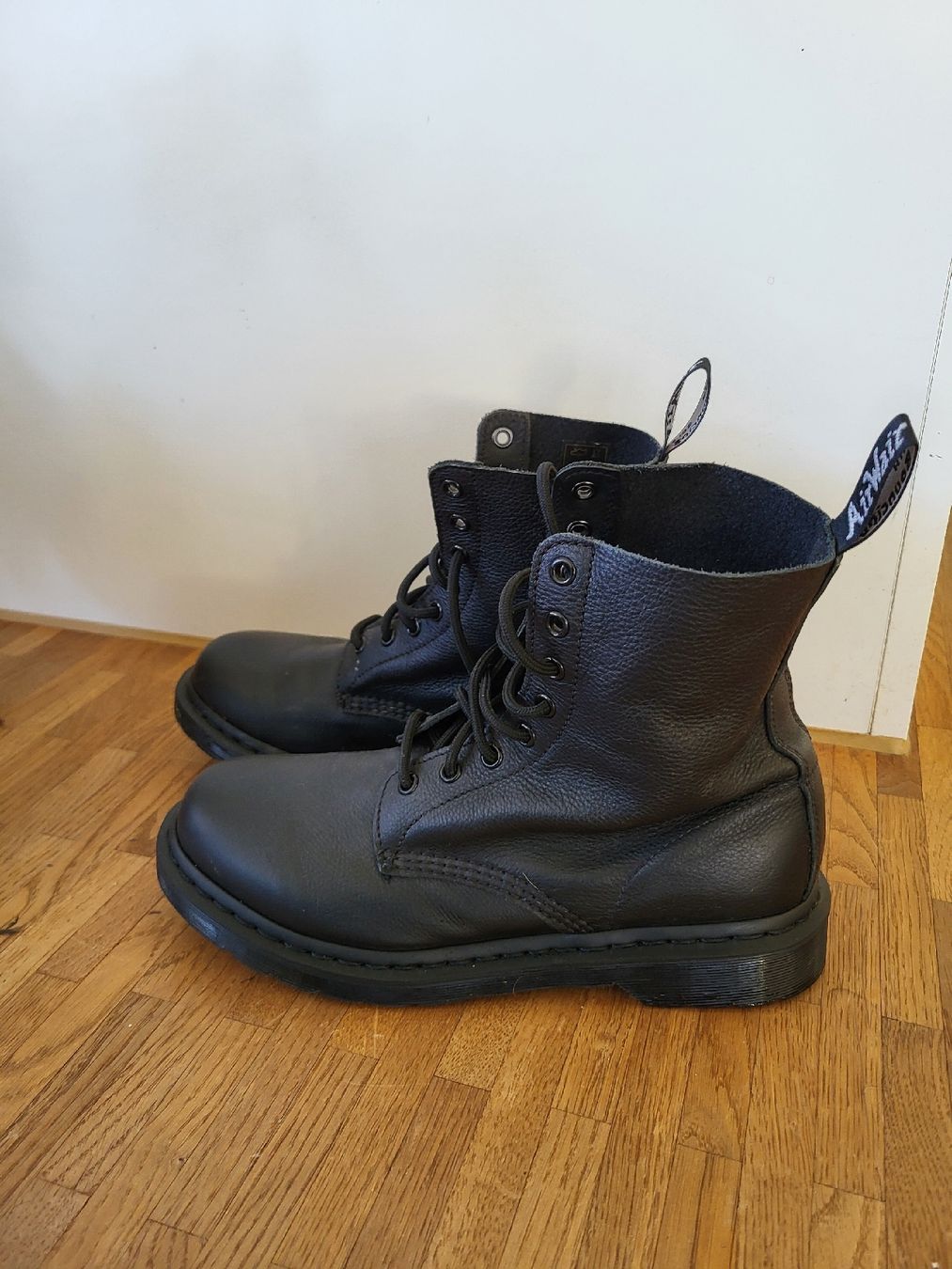 Dr. Martens Scarpe da uomo: Neuwertige Doc Martens Gr. 42 – Usato da Samstagern venduto da witschan