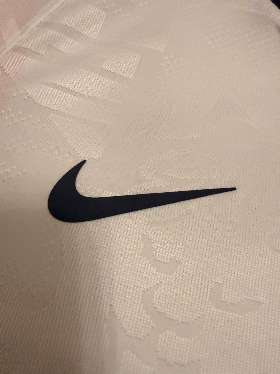 Nike Maillots de corps & Pantalons: Maillot Angleterre Nike Blanc Taille M NEUF – Neuf avec emballage d'origine à Lausanne par Piko-piko 3