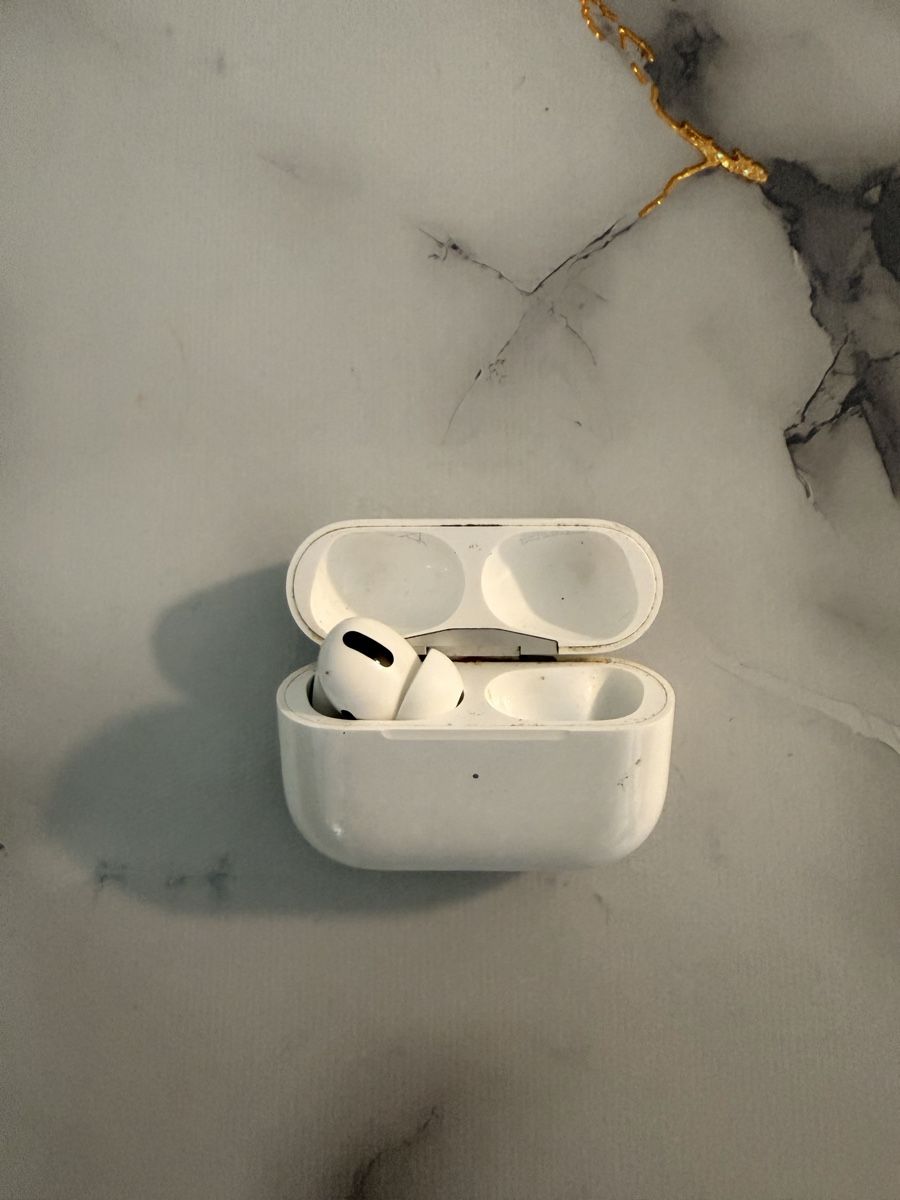 Apple Cuffie: Airpods Pro left – Usato da Massagno venduto da pokecoach