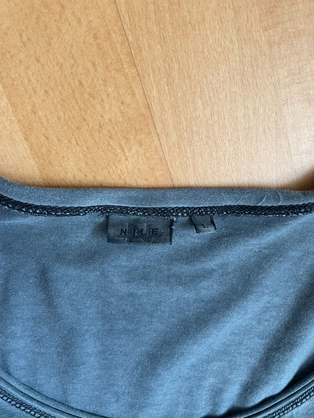 Nile T-shirt: Graues Langarmshirt von NILE, Grösse L, Baumwolle, Basic – Usato da Hubersdorf venduto da JanasHeartTreasures 2