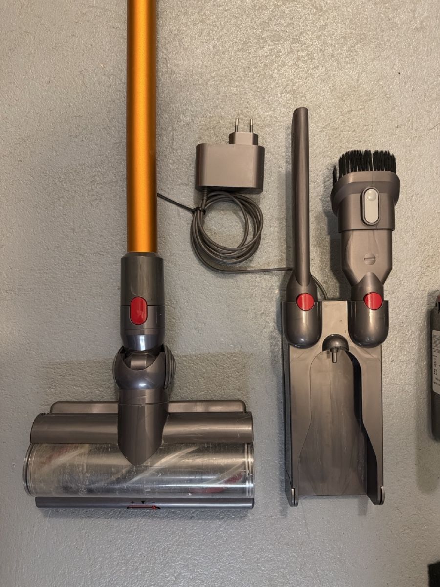 Dyson Aspirapolveri & Accessori: Dyson V11 / neuer Akku – Usato da Dürnten venduto da solkcim 4