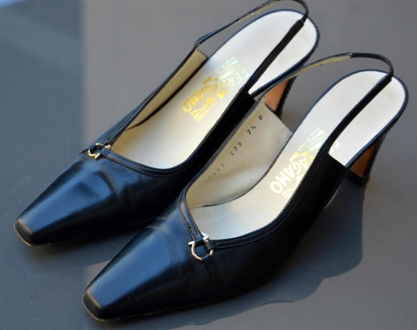Salvatore Ferragamo Damenschuhe: Pumps Salvatore Ferragamo . 38 / 7,5 – Gebraucht aus Collonges von Auganien 3