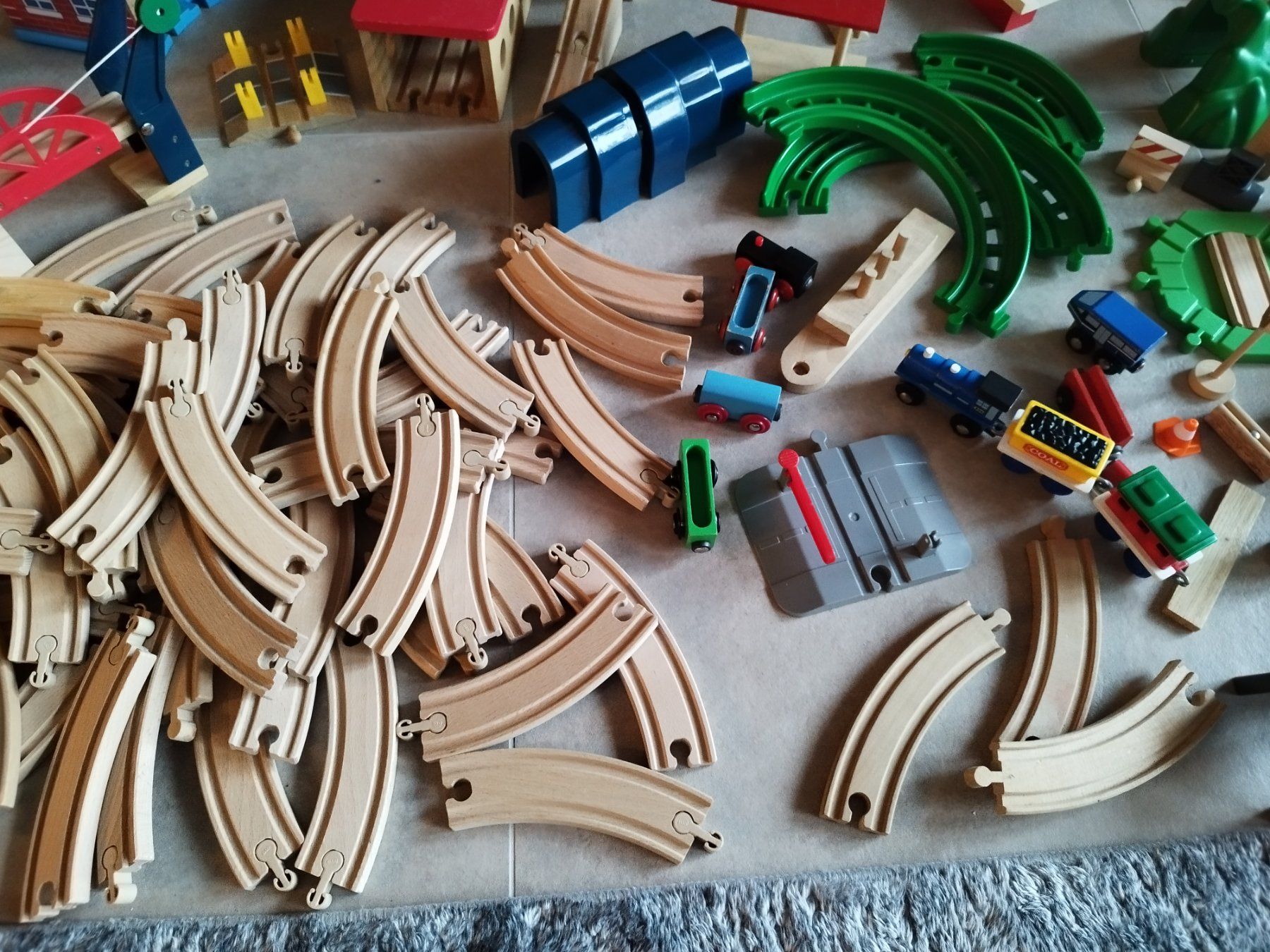 Jouets: Superbe collection de train en bois – D'occasion à Boécourt par aur_d8t5 5