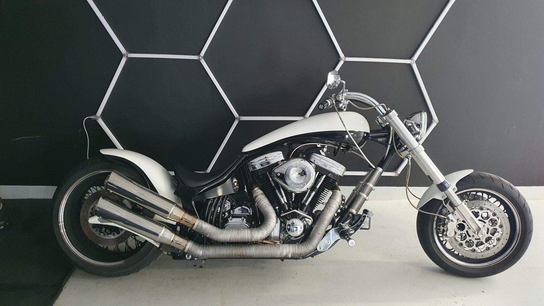 Harley-Davidson Route: Harley Davidson - HPU HURRICANE 2320 – D'occasion à Chénens par x-fragil