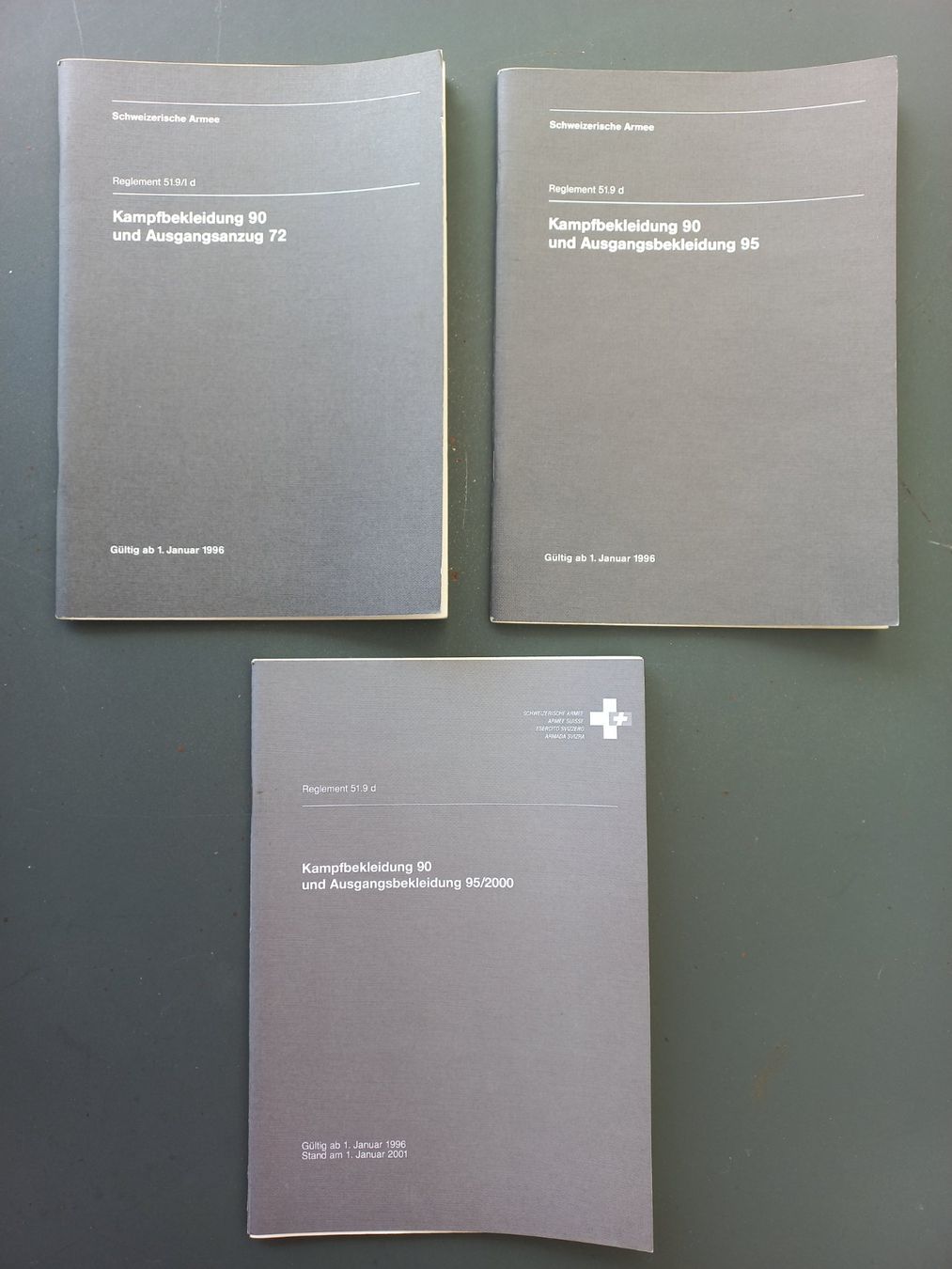 Livres: 3 Reglemente, Kampfbekleidung, Uniform – D'occasion à Horw par Bellevue10
