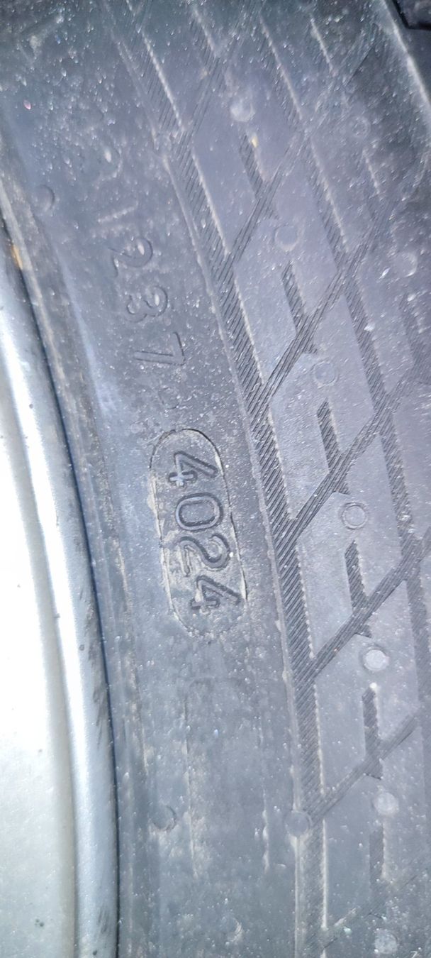 Nokian Pneumatici & Ruote complete: 4 Winterpneu mit Felgen – Usato da Bettwiesen venduto da rgr_7cr6 8