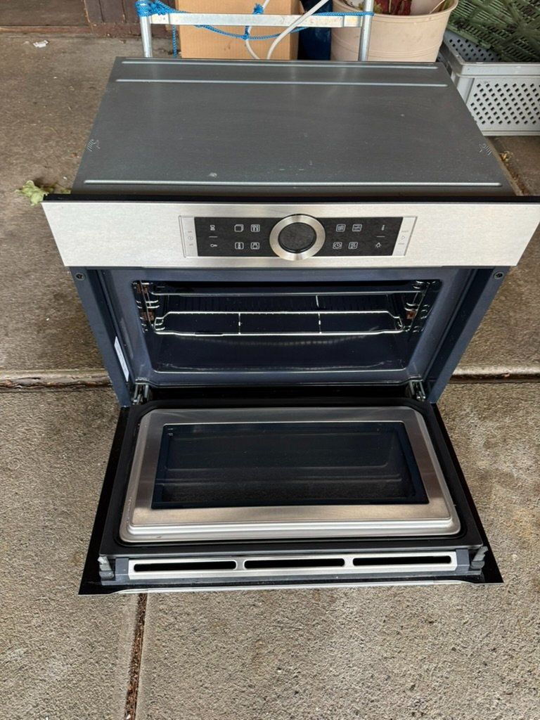 Bosch Forni: BOSCH Serie 8 Einbau-Backofen mit Mikrowelle – Usato da Ibach venduto da Mycroft